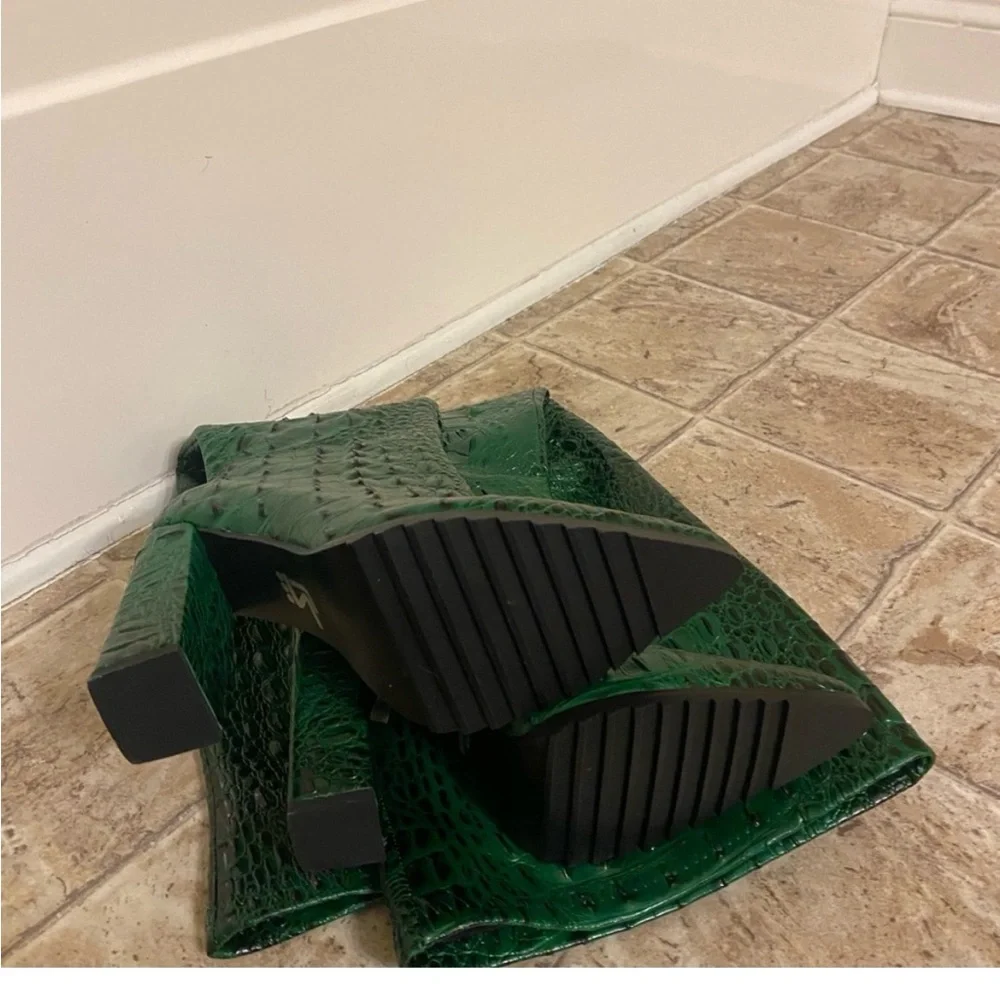 Green Croc-Embossed Pointed Toe Block Heel Bootie - Picture 2 of 3